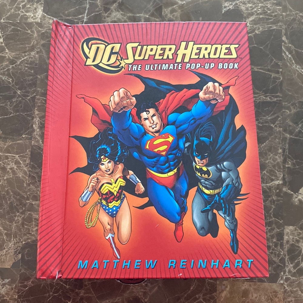 DC SUPERHEROES THE ULTIMATE POP UP BOOK